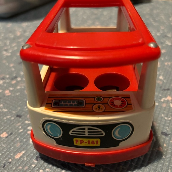 Vintage Fisher Price mini bus , 2 extra vehicles , 8 wooden people and 2 plastic - Picture 10 of 13